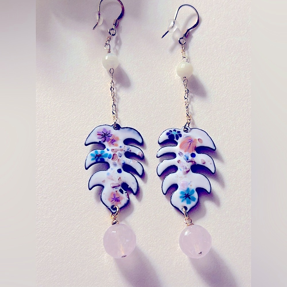 Earrings NWOT semiprecious & “Monstera Deliciosa” leaves Enamel Copper, artisan